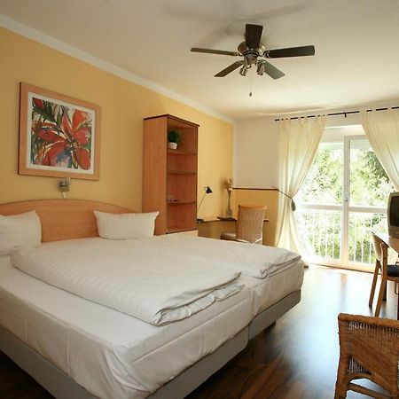 Airporthotel Regent 哈尔伯格摩斯 外观 照片