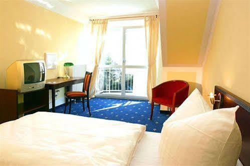 Airporthotel Regent 哈尔伯格摩斯 外观 照片